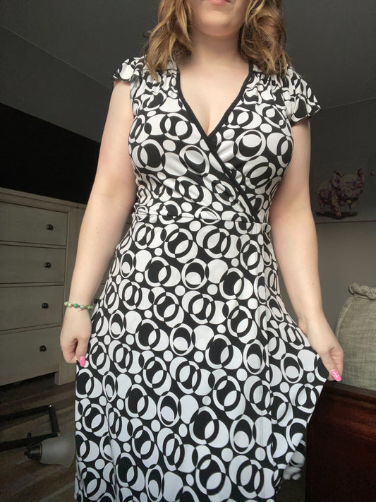 B&W Geometric Wrap Dress | From the Rack | Grace Thrifts