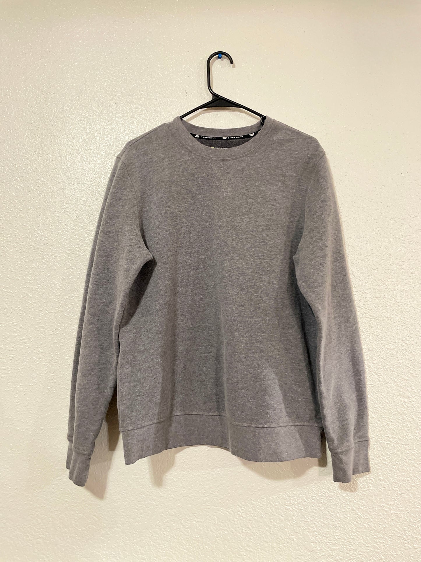 Basic Long Sleeve Crewneck | From the Rack | Grace Thrifts | Curated Secondhand Styles | Wasilla, AK