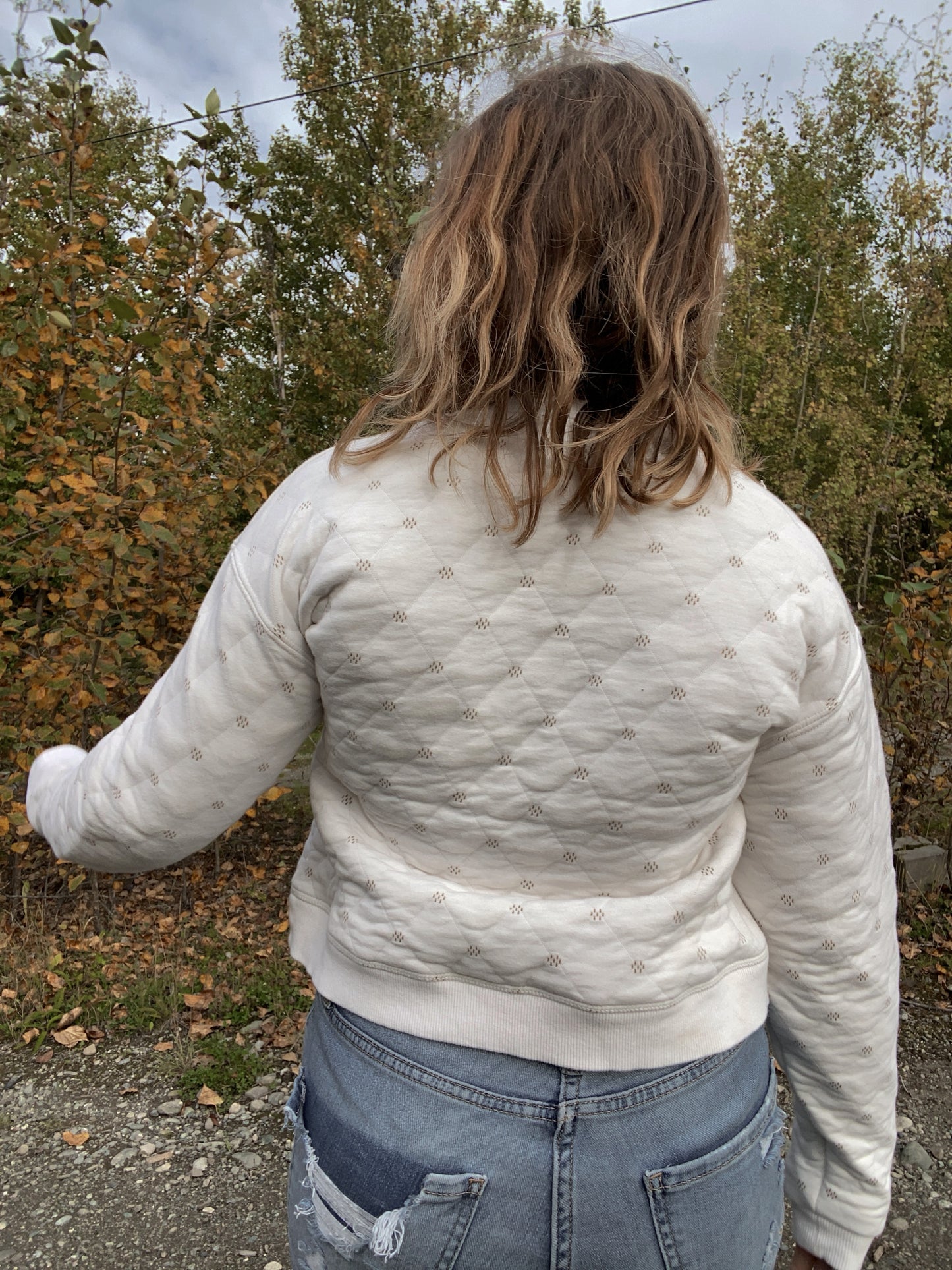 White Quilted Crewneck | From the Rack | Grace Thrifts | Curated Secondhand Styles | Located in Wasilla, AK