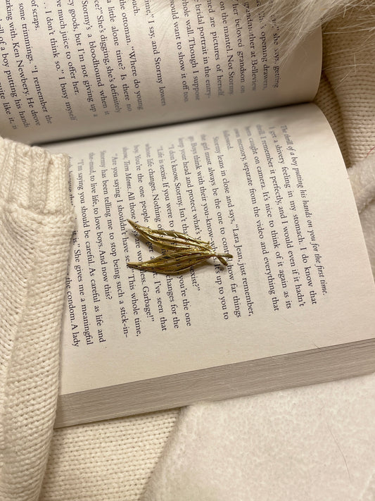 K132 Vintage Vendome 2 Leaf Gold Tone Brooch | Grace Thrifts